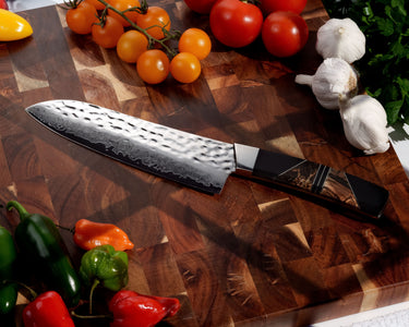 7" Santoku Hammer Damascus (VG-10 Core) – Turquoise with Jet — studio view