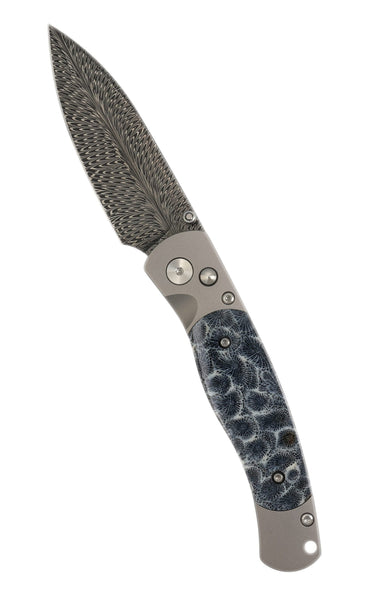 El Rey Feather Damascus Button Lock – Black Fossil Coral & Black Diamond Thumb Stud — open
